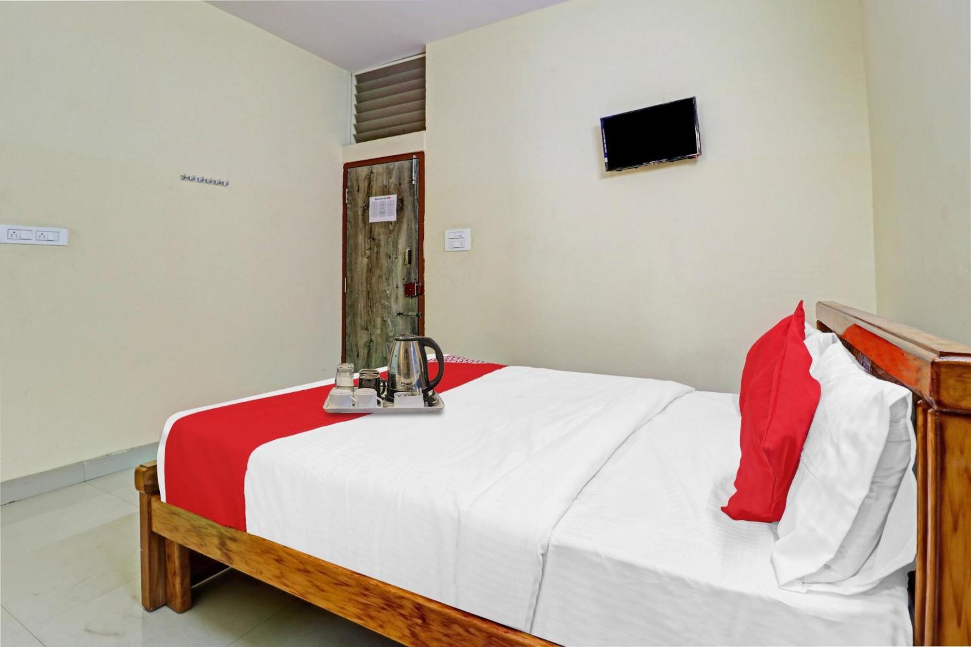 Hotel O Lakshmi Sri Deluxe Boarding & Lodgeing Kumbalgod Ngoại thất bức ảnh