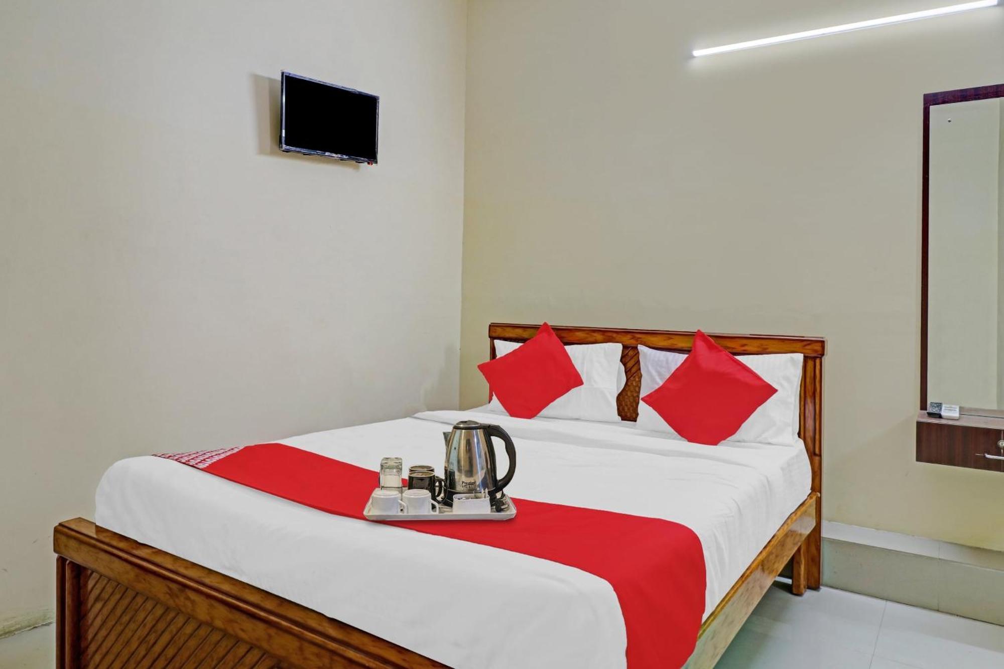 Hotel O Lakshmi Sri Deluxe Boarding & Lodgeing Kumbalgod Ngoại thất bức ảnh