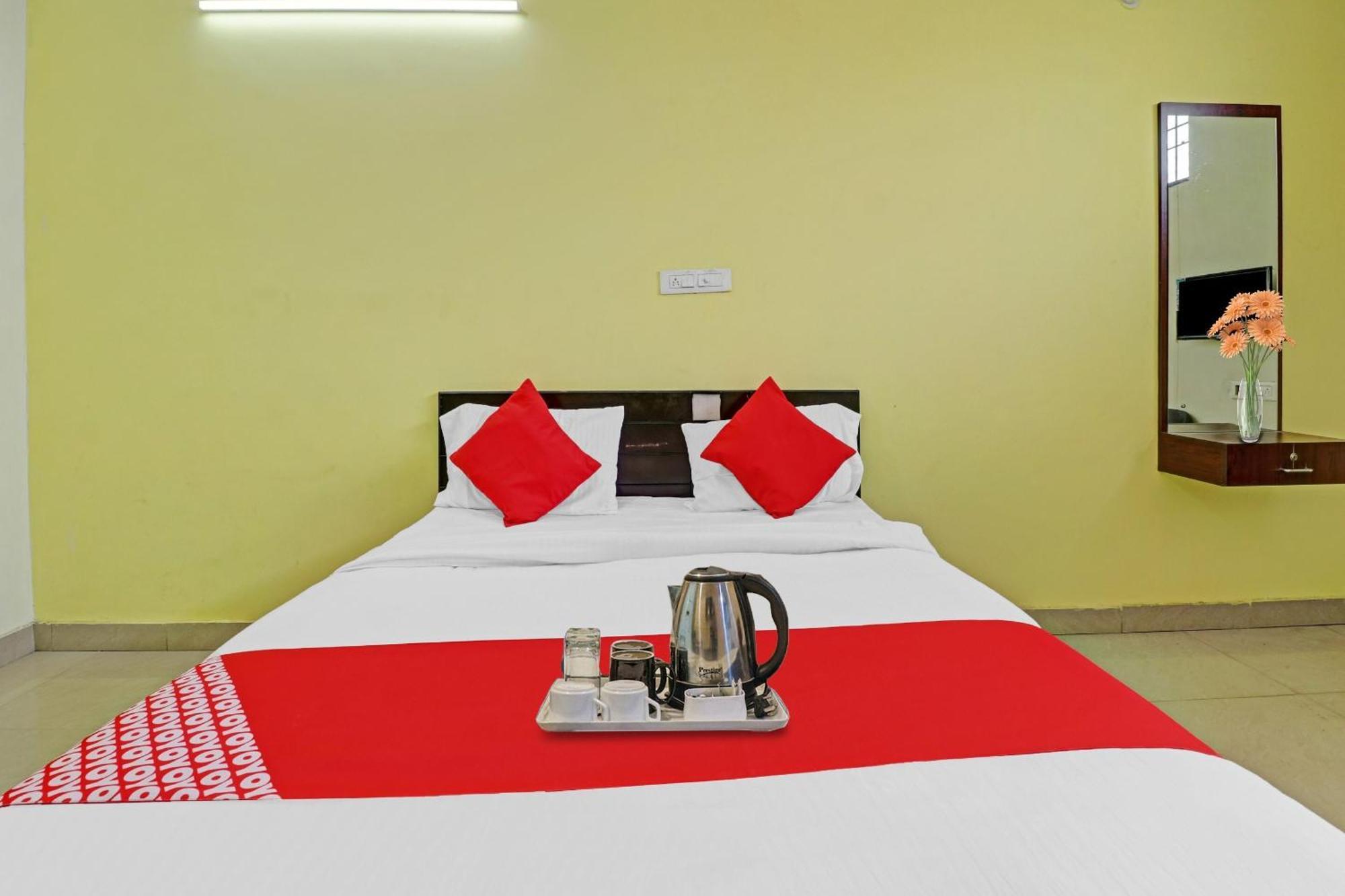 Hotel O Lakshmi Sri Deluxe Boarding & Lodgeing Kumbalgod Ngoại thất bức ảnh