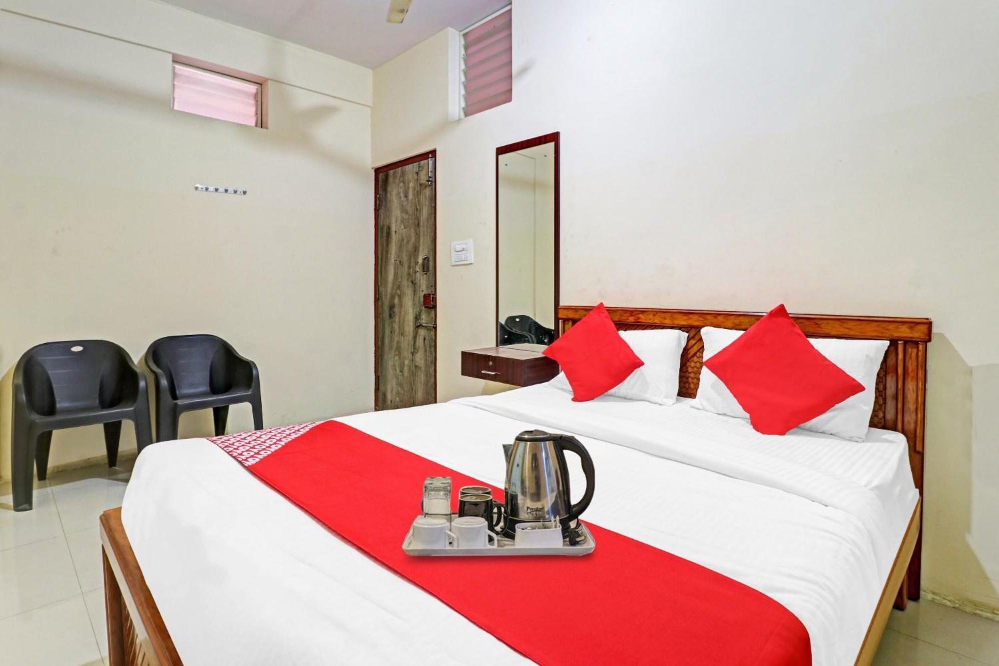 Hotel O Lakshmi Sri Deluxe Boarding & Lodgeing Kumbalgod Ngoại thất bức ảnh