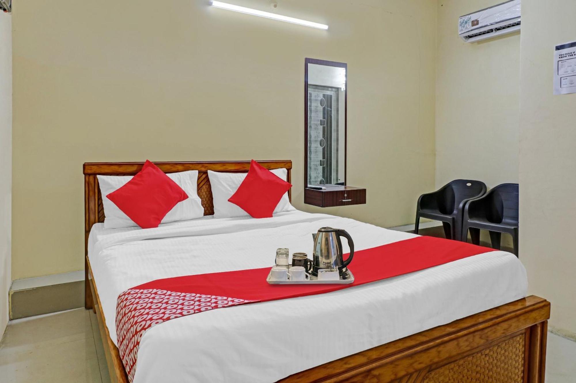 Hotel O Lakshmi Sri Deluxe Boarding & Lodgeing Kumbalgod Ngoại thất bức ảnh